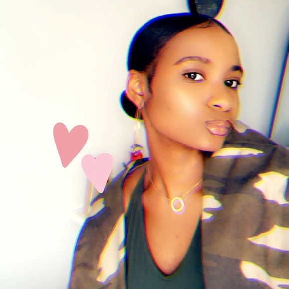 Meet your Posher, Valyncia - Picture 1 of 1